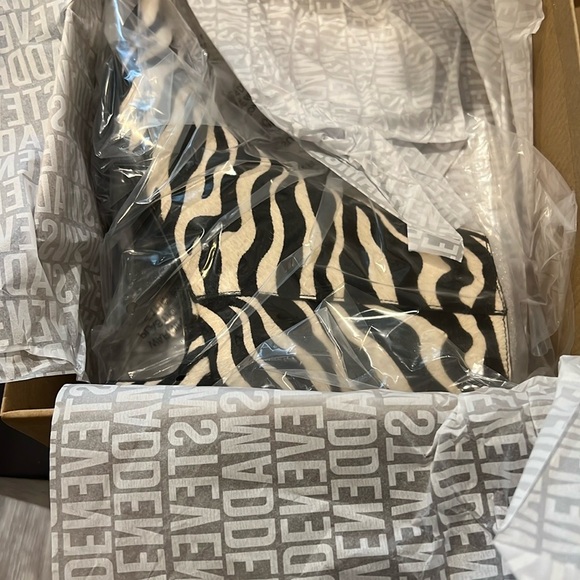 Steve Madden Delvie Zebra Faux Calf Hair Bootie NWT - Picture 6 of 6